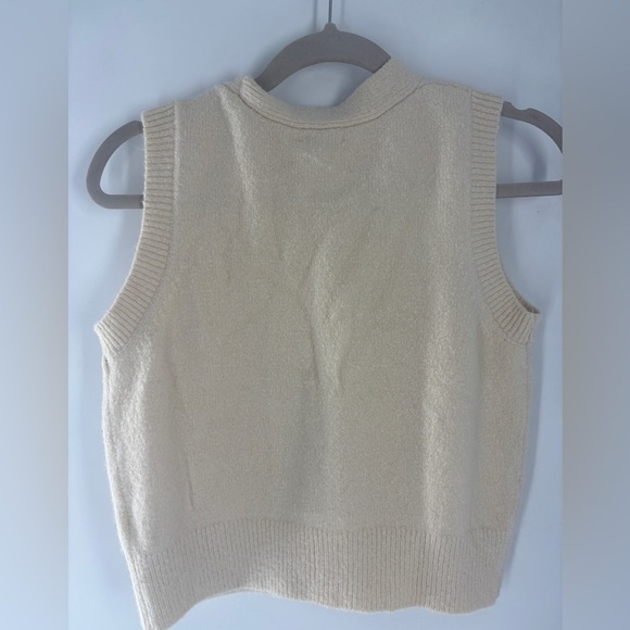 Jessica Simpson Cream Floral V-Neck Sweater Vest - Picture 6 of 8